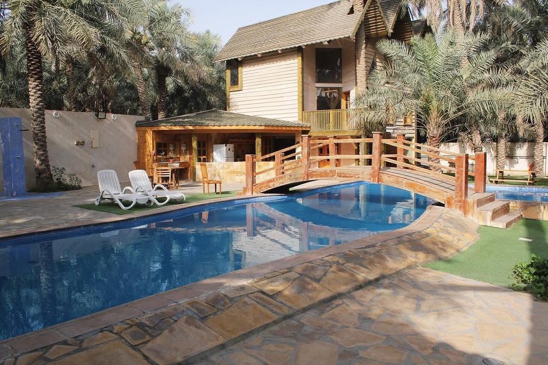 منتجع أكواخ